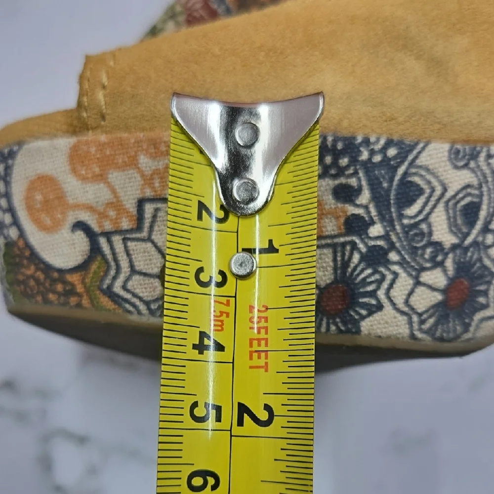 Lucky Brand Yellow Suede Platform Heels Size 7.5 - Picture 9 of 15